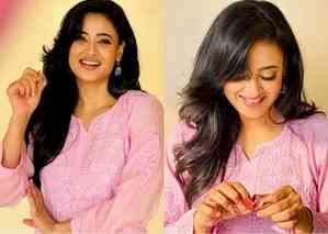 Shweta Tiwari oozes elegance in a chikankari kurta; fans call her 'goddess'