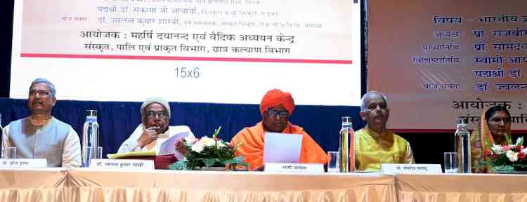 भारतीय समाज व राष्ट्र के उत्थान के लिए महर्षि दयानंद सरस्वती के योगदान को कभी भूलाया नहीं जा सकताः प्रो सोमदेव शतांशु