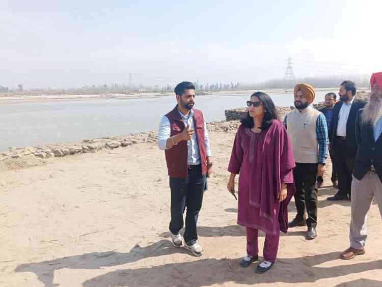 DC takes stock of flood protection works in areas along with Sutlej 