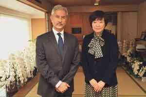 EAM S. Jaishankar meets Shinzo Abe's wife, hands over PM Modi's personal letter