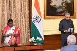 President swears in former SC judge Justice A.M. Khanwilkar as Chairperson, Lokpal 