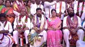 Telangana CM offers prayers at Yadadri temple
