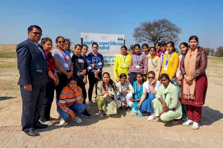 बीपीएसएमवी की छात्राओं ने किया हड़प्पा कालीन पुरातत्व स्थल राखीगढ़ी का शैक्षणिक भ्रमण