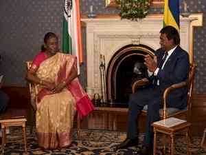 President Murmu discusses avenues with Mauritian counterpart Roopun to advance bilateral ties