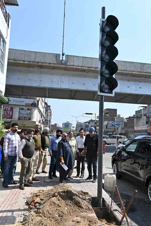 Smart solution for traffic management: MLA Gogi kick starts project to install adaptive traffic lights; Sensor based lights to regulate movement of traffic 