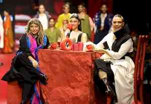 LFW x FDCI: Neha, Konkona join Chola designer for tea party on runway