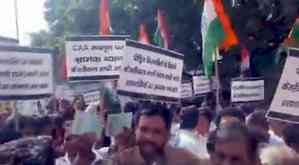 Hindu migrants protest outside CM Kejriwal's residence over CAA remarks