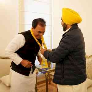 Congress legislator joins AAP, may be fielded from Hoshiarpur