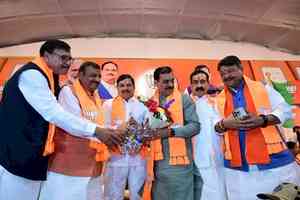 Cong’s Pankaj Sanghvi, ex-MLA Antar Singh Darbar join Madhya Pradesh BJP