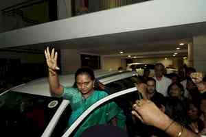 KCR's daughter Kavitha arrested by ED in Delhi excise policy case, to be flown to national capital (2nd Lead)