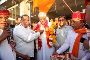 Union Minister plays ‘Phoolon Ki Holi’ in Jodhpur