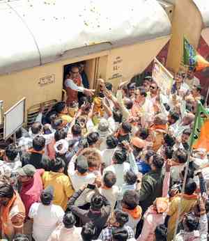 LS polls: Ex-MP CM Shivraj Singh Chouhan boards train to reach Vidisha