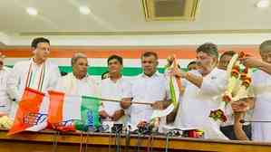 Senior JD(S) leader, four-time MLC Marithibbegowda joins Congress in K'taka