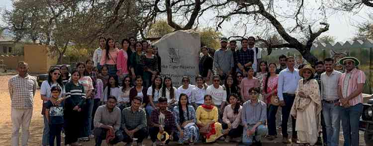 बॉटनी के विद्यार्थियों ने किया सरिस्का टाइगर रिजर्व का शैक्षणिक भ्रमण