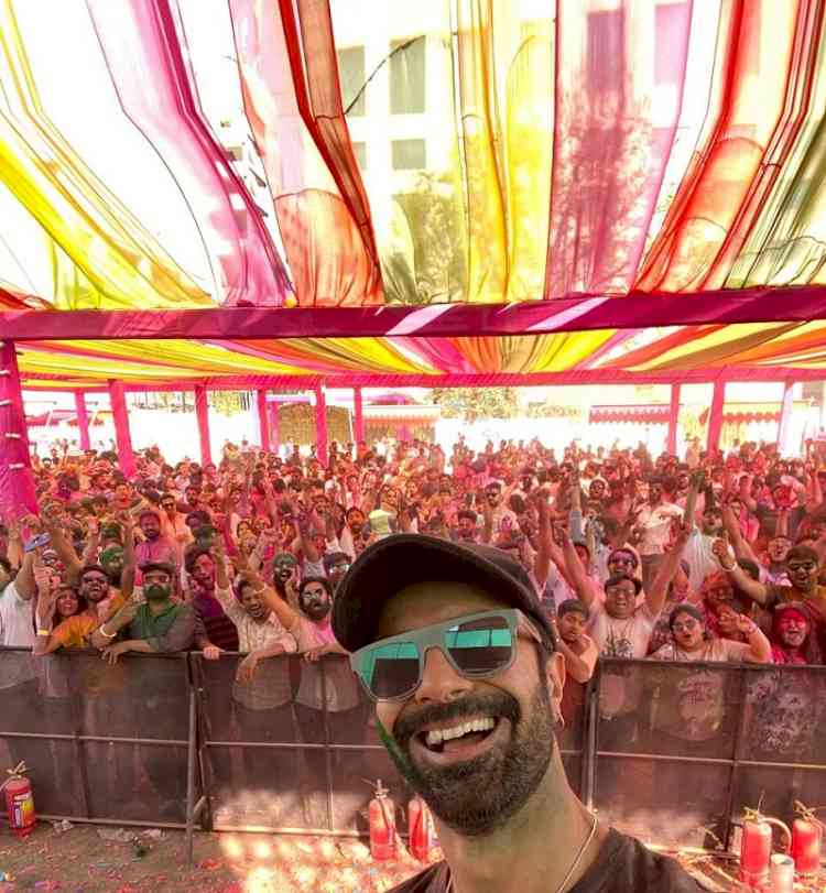 Ashmit Patel recalls Holi celebrations with Amitabh Bachchan at Pratiksha during early days in industry