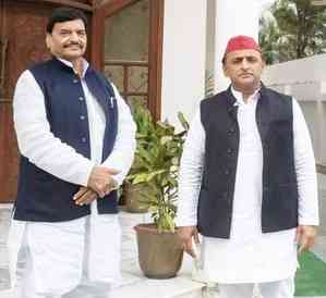 Akhilesh, Shivpal to celebrate Holi in native village