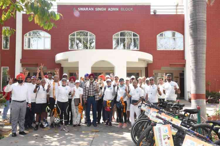 21 Pedal4Peace Bicyclists reaches Lyallpur Khalsa College