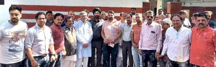 BJP leaders celebrate Festival of Colors with Kalia