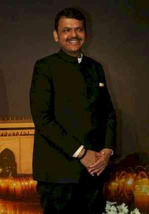 Maha: Deputy CM Fadnavis plays role of peacemaker in Ahmednagar