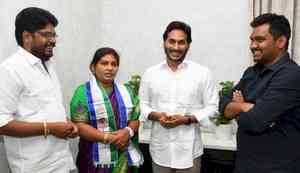 Andhra CM set to launch YSRCP campaign with bus yatra