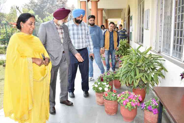 Flower Exhibition in Lyallpur Khalsa College