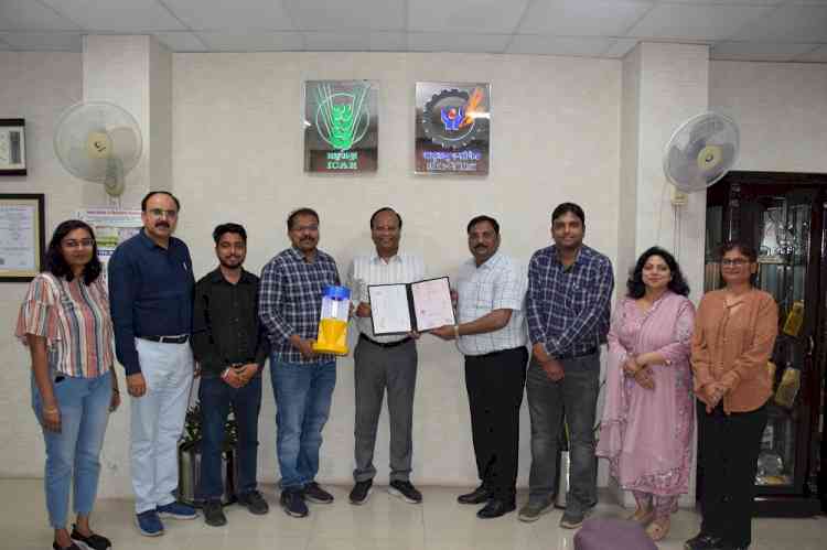 ICAR-CIPHET Ludhiana gave licensing of visible light insect trap to Parashar Agrotech Bio Pvt. Ltd. Varanasi