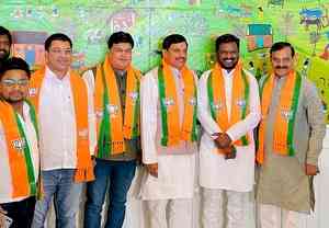 Jolt to Cong in MP as Chhindwara Mayor Vikram Ahake joins BJP