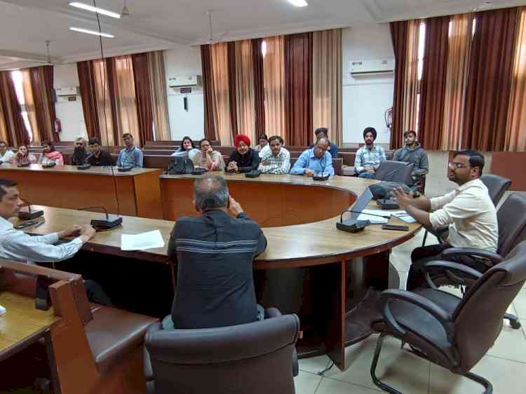 Bhikhiya Se Sikhiya Tak- Administration brainstorms with stakeholders to end child begging 