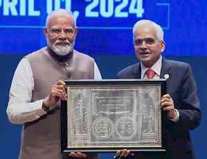 PM lauds RBI, says India must become financially ‘Atmanirbhar’ in 10 years