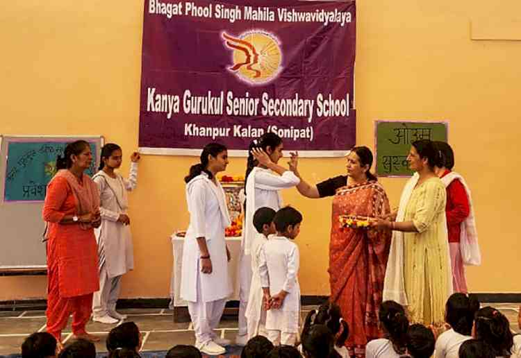 बीपीएस कन्या गुरुकुल में प्रवेश उत्सव व विद्यारंभ संस्कार कार्यक्रम आयोजित