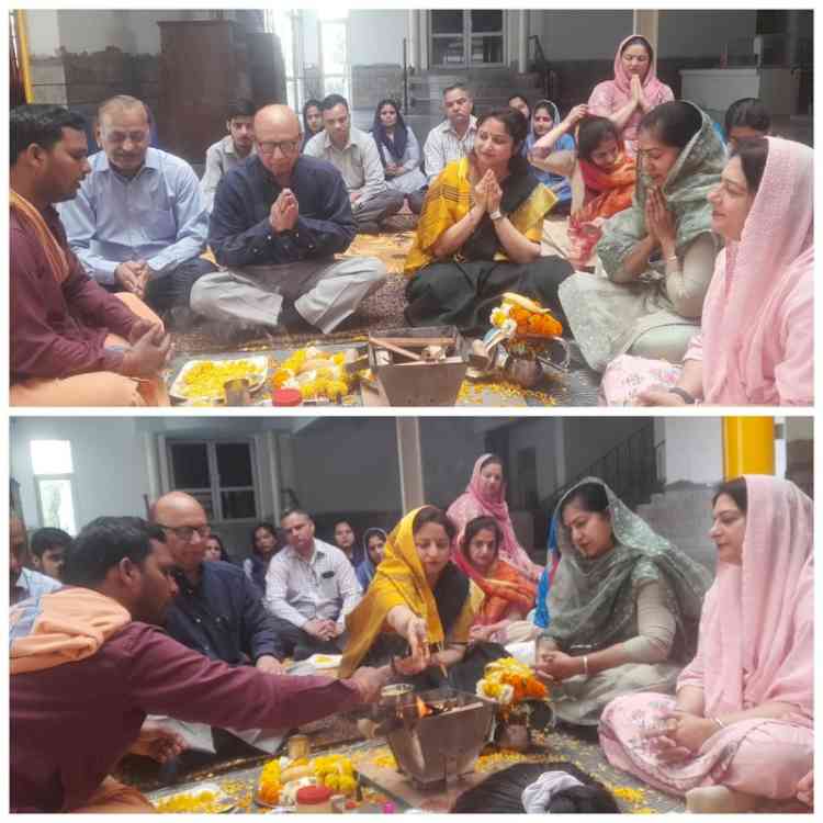 Hawan Ceremony marks auspicious beginning at Apeejay School