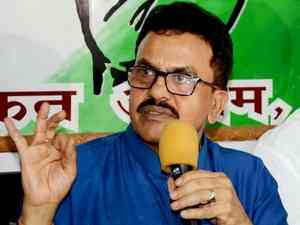 'I was expelled after I quit', claims Sanjay Nirupam on his ouster from Cong