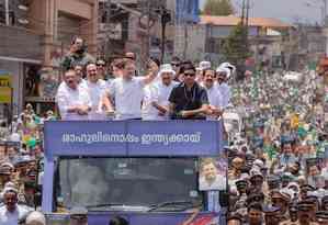 Stop Vijayan from attacking Rahul, 'paying obeisance' to PM Modi, Congress urges Yechury