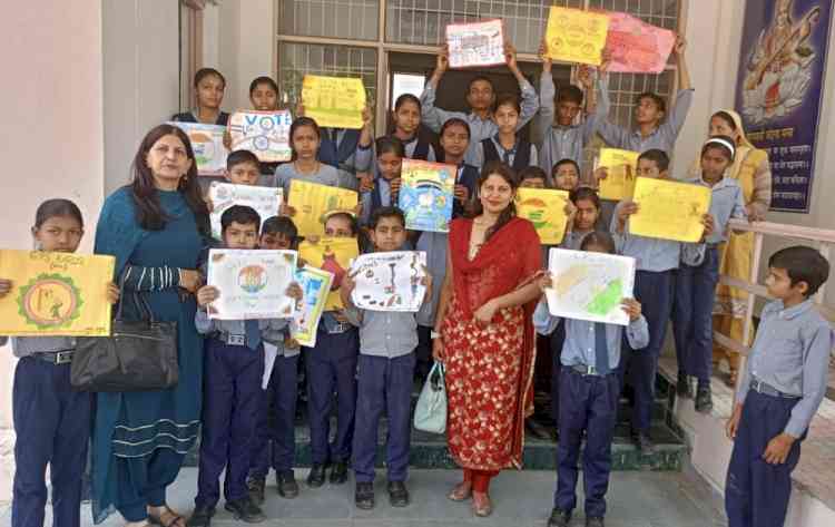 मतदाताओं को जागरूक करने के लिए स्वीप के तहत गतिविधियां जारी: उपायुक्त अजय कुमार