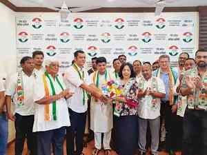 Former Goa minister Alina Saldanha joins Congress 
