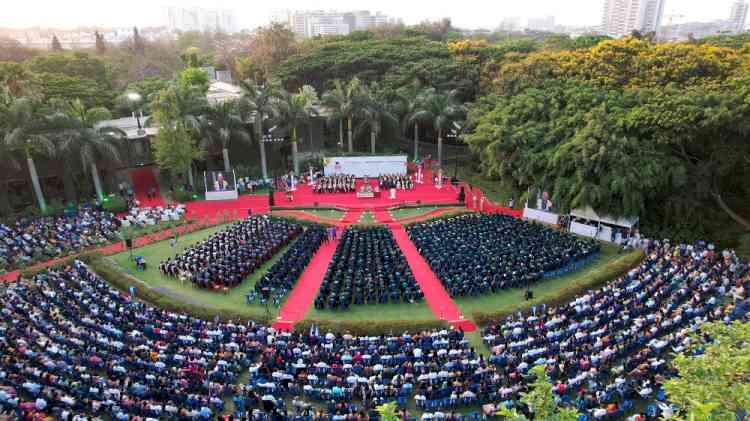706 students graduate with eight winning gold medals at 49th Convocation at IIMB