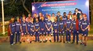 Rajasthan CM felicitates team Rajasthan Royals for bagging IPL top slot