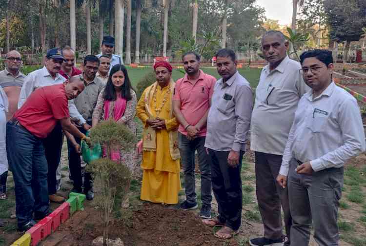 प्रकृति का संतुलन बनाए रखने के लिए पौधारोपण जरूरीः मोनिका शर्मा