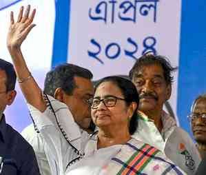 BJP moves ECI flagging distribution of copies carrying Mamata's pic in state-run schools