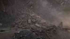 Landslides close Jammu-Srinagar National Highway