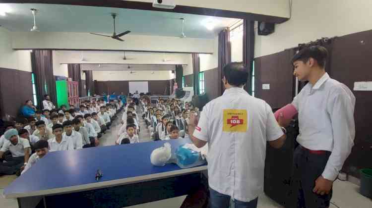 108 Ambulance conducts First Responder Program at Sarvhitkari Sen. Sec. Vidya Mandir, Hajipur