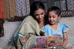 'Bhagya Lakshmi' actress Aishwarya Khare helps 'hard-working' on-screen daughter with studies