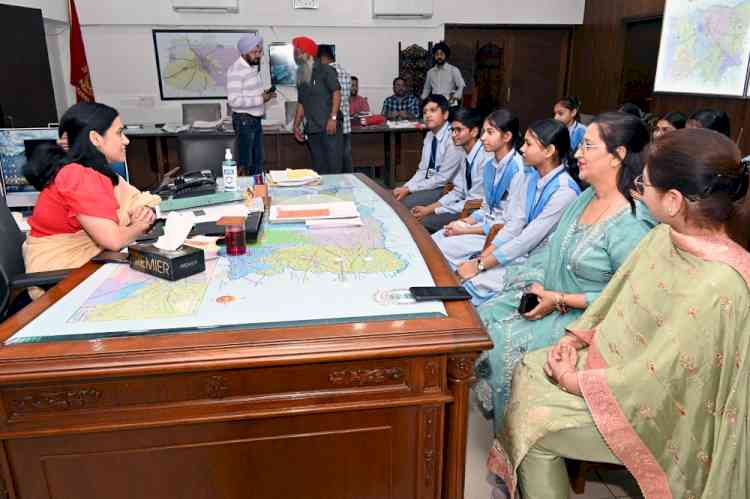 Ludhiana DC, CP and MC Commissioner felicitate toppers of class 10