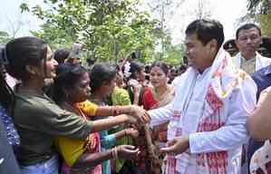 Sarbananda Sonowal casts his vote in Dibrugarh, hails PM Modi’s development work