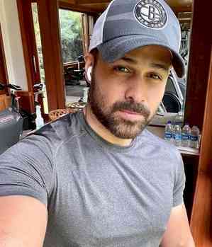 Emraan Hashmi shooting for 'Ground Zero' in Kashmir 