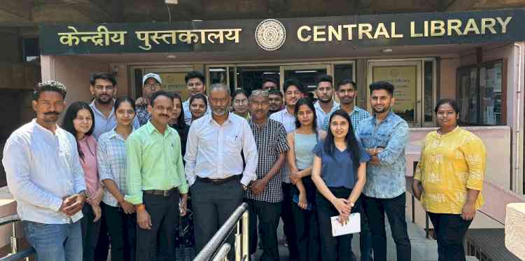 विद्यार्थियों ने आईआईटी दिल्ली के केंद्रीय पुस्तकालय का शैक्षणिक भ्रमण किया