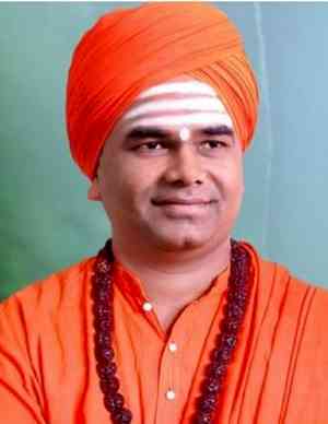 Lingayat seer withdraws nomination from Dharwad LS seat; CM, Dy CM appeal to him to support Congress