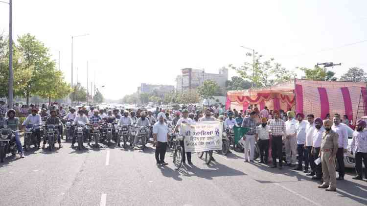 Hundreds of residents form human chain, takes up bike/car rally to sensitize voters in Gill and Atam Nagar constituencies 