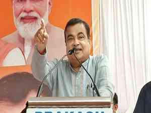 Maharashtra: Nitin Gadkari faints while addressing Yavatmal poll rally; fine now