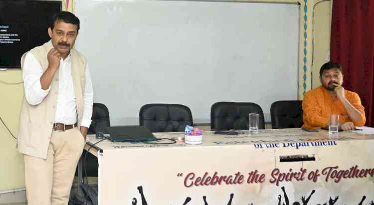 विज्ञापन जगत में सफलता प्राप्त करने के लिए कड़ी मेहनत के साथ-साथ क्रिएटिव विजुअलाइजेशन तथा इमोशनल कनेक्ट होना जरूरी हैः सुराजीत गुहा
